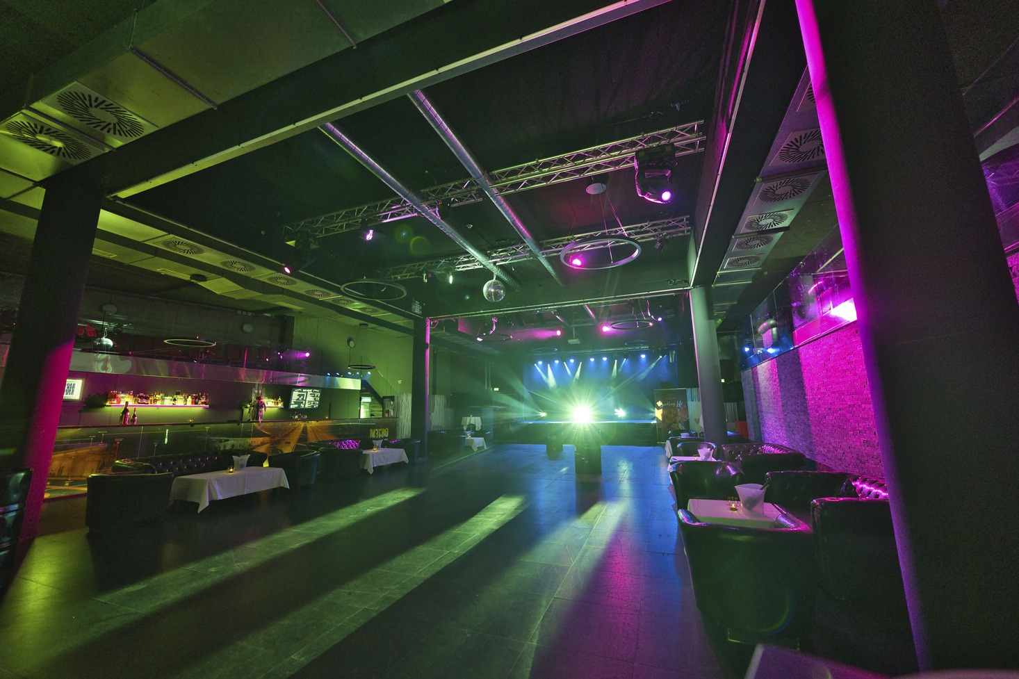 Club « Metro »